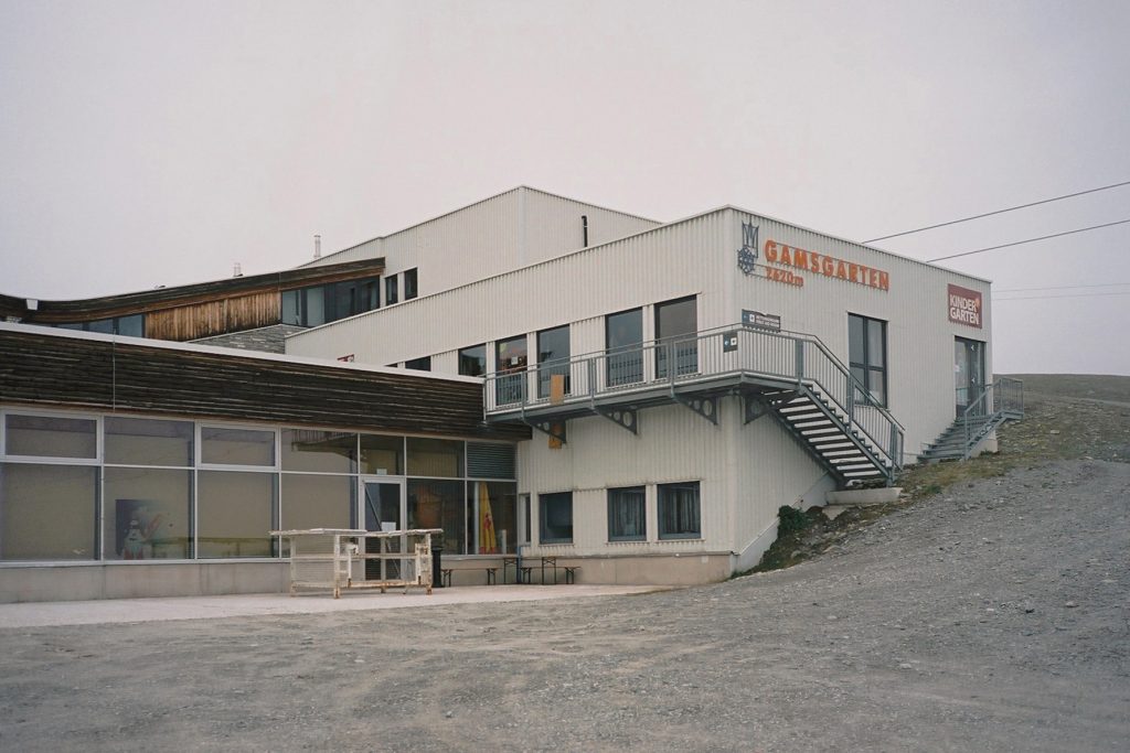 Seitenansicht der Station Gamsgarten